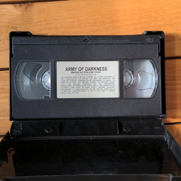 Army of Darkness VHS Collectors Edition - Picture 3 of 3